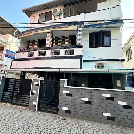 Апартаменти Cozy Haven Kochi Екстер'єр фото